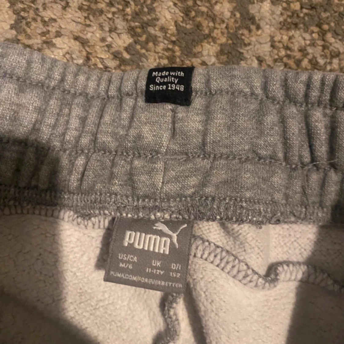 Grå mjukisbyxor från Puma - 2