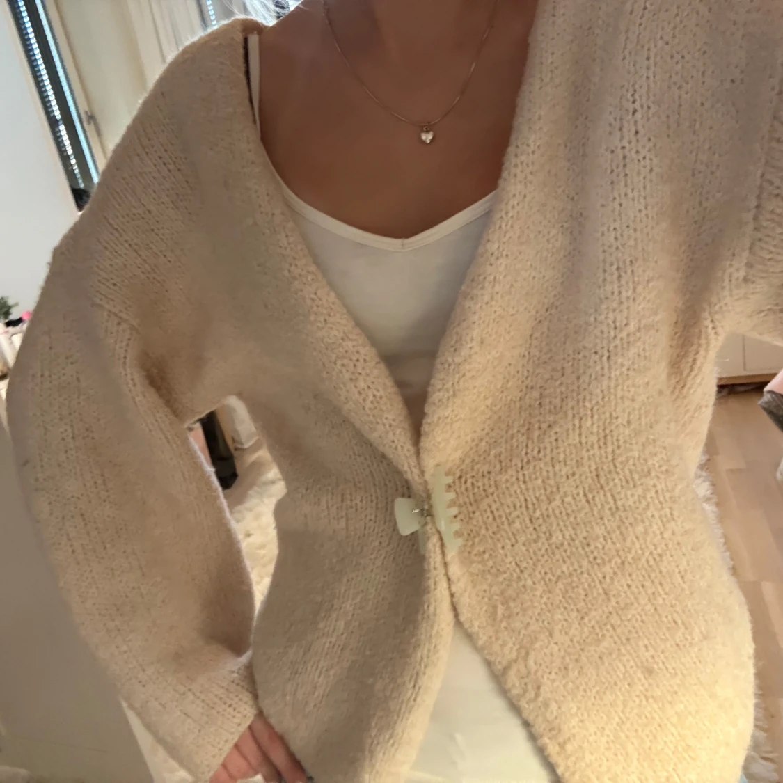 Beige stickad kofta från Lindex - 1