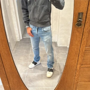 Replay jeans  - Ett par snygga byxor från Replay i storlek W29 L32 i modellen Grover 