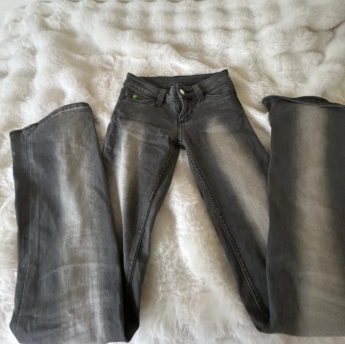 Grå jeans från Cheap Monday