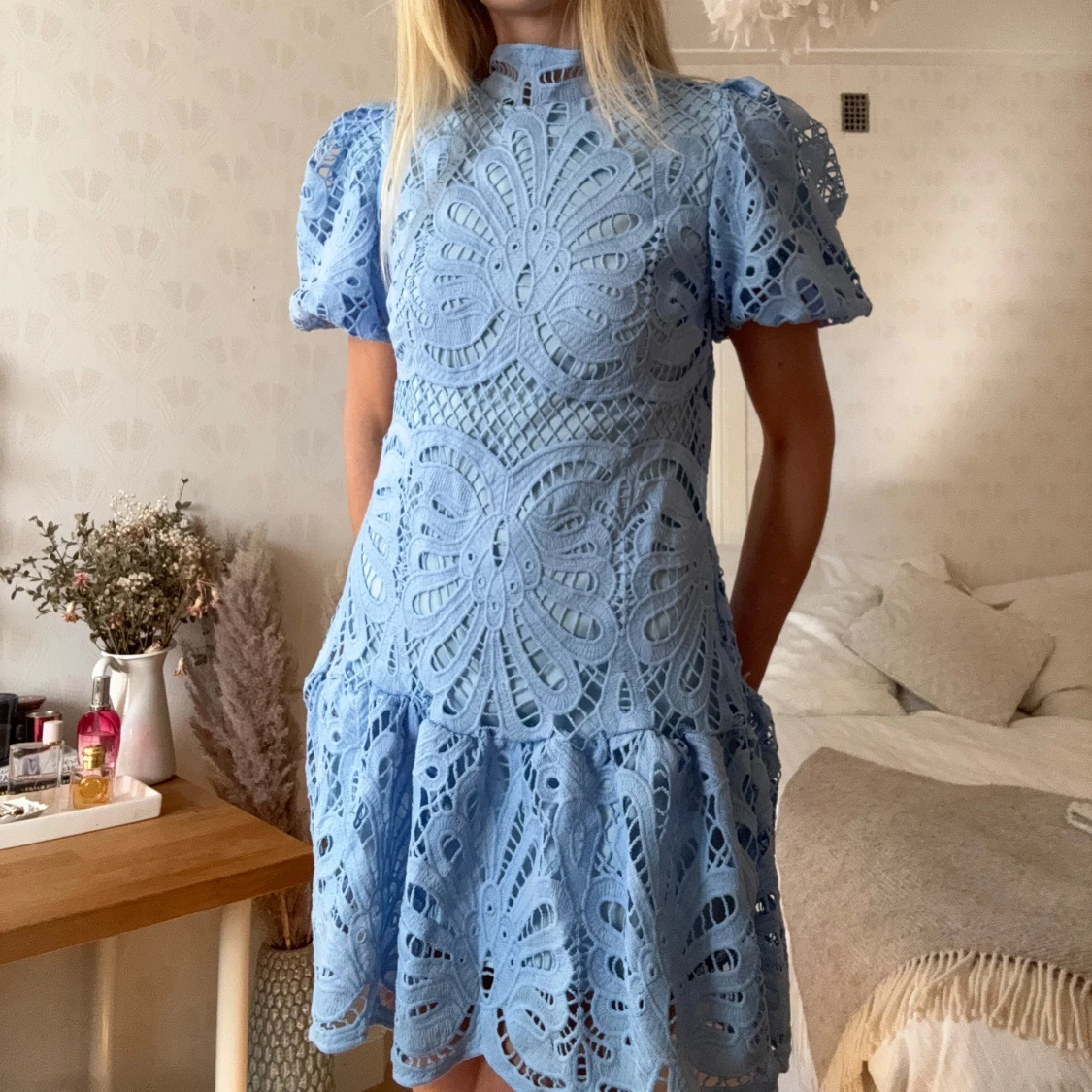 Ljusblå spetsklänning - 4