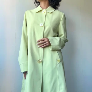 Grön Vintage Kappa - •Vintage light green spring coat with large buttons  • SIZE - Fits XS-M • BRAND - Vintage