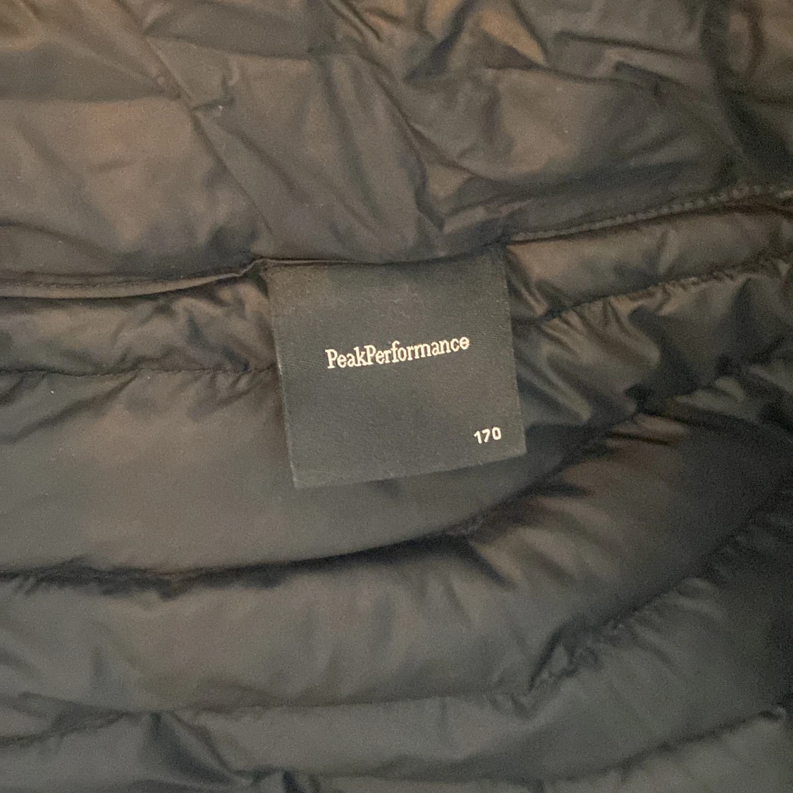 Svart dunjacka Peak Performance 170 - 3