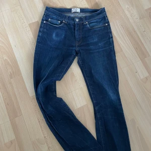 Acne studios Jeans - Ett par mörkblå jeans från Acne studios! W31 och L32
