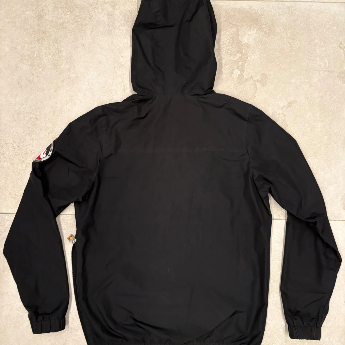 Svart vindjacka från Ellesse - 1