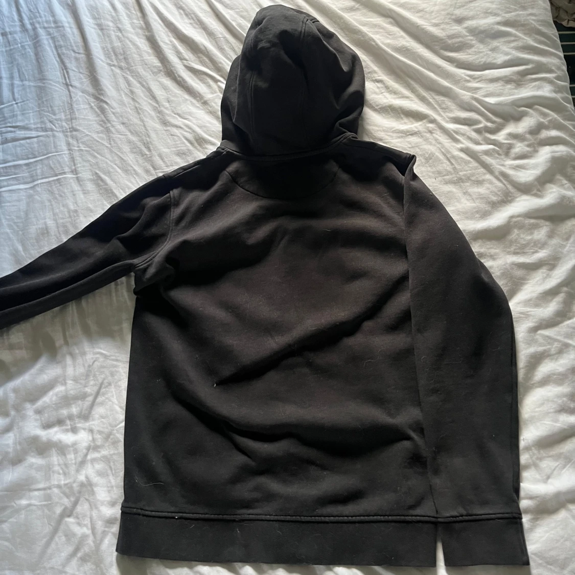 Svart hoodie från Lyle & Scott Junior - 1