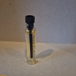 Coco On The Beach 2ml  - Coco On The Beach 2ml från ESSNCE endast doftat på den. 45kr ny.