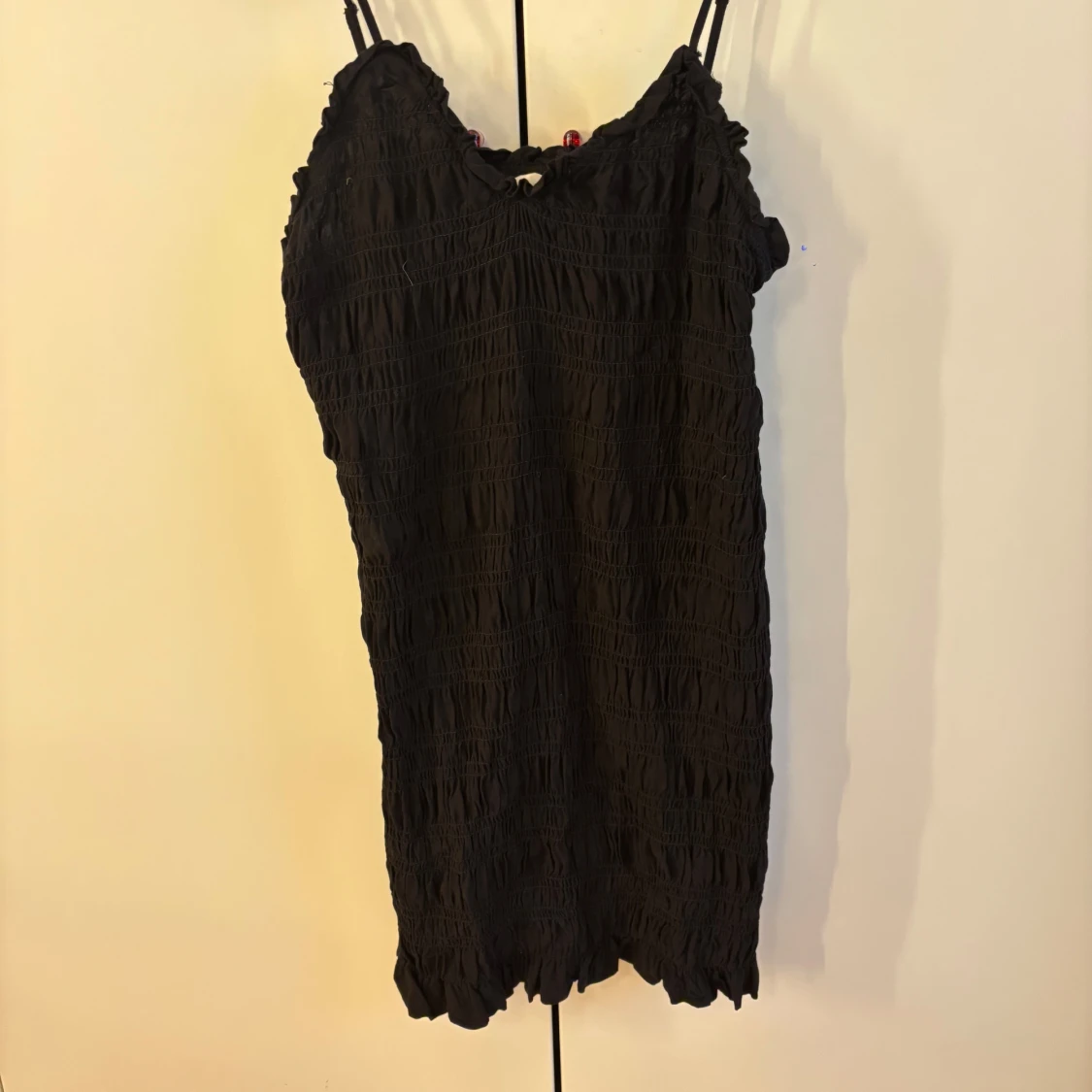 Svart kort klänning