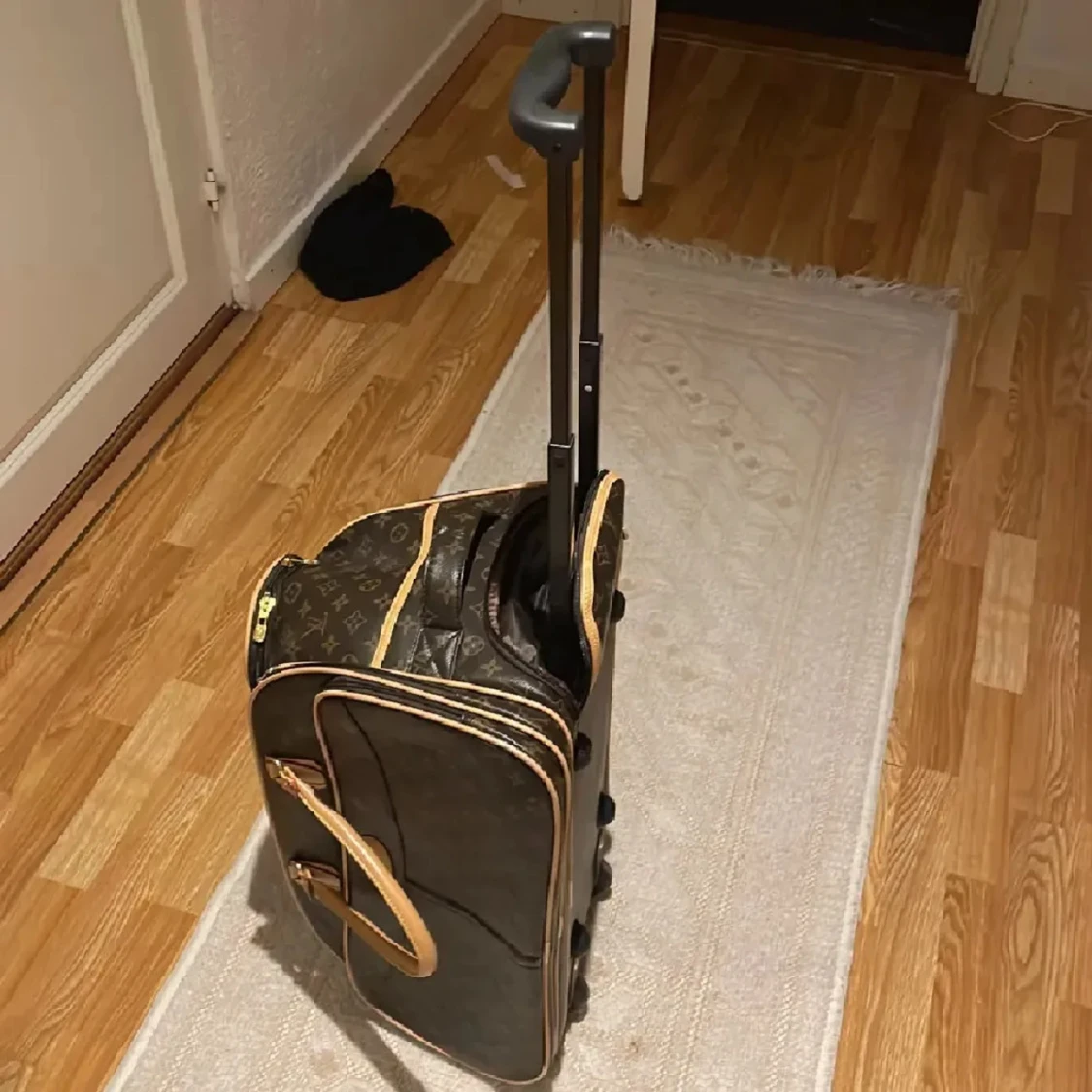  brun resväska med monogram ❤️NYSKICK❤️ - 4