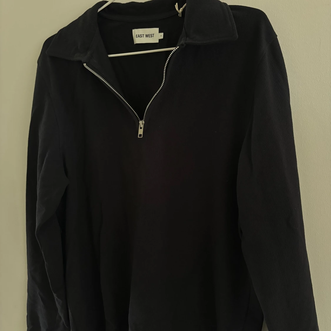 Svart half zip tröja från East West - 1