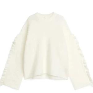 SÖKER - Söker den här tröjan från Arket , skriv gärna om ni är intresserade av att sälja💕