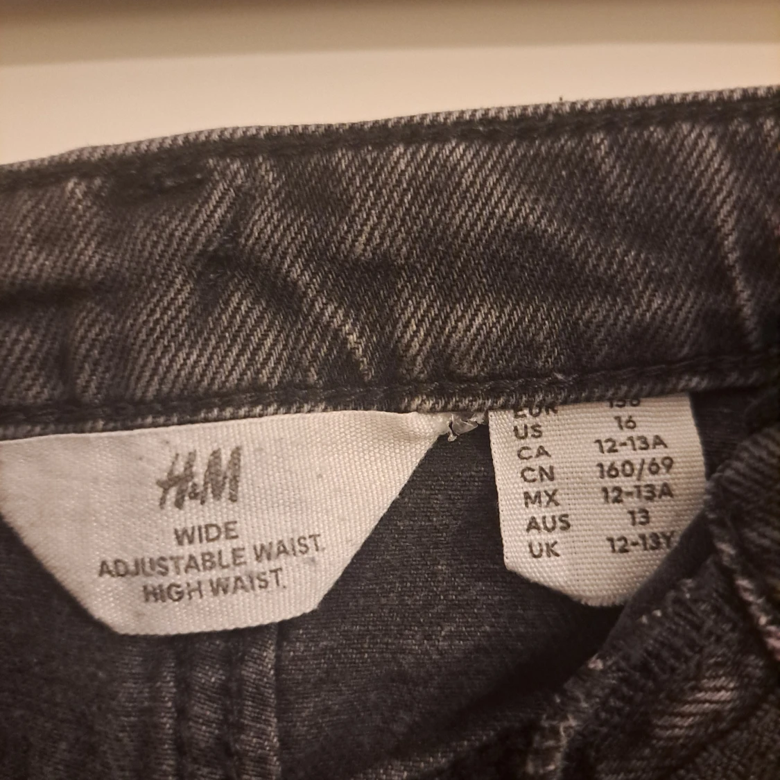 Svarta wide jeans från H&M, high waist - 1
