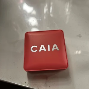 Caia blush  - Säljer ett caia blush i färgen cake pop som inte längre finns att köpa. Den är knappt använd som man ser på bilden eftersom att jag inte tycker färgen passar på mig.💞