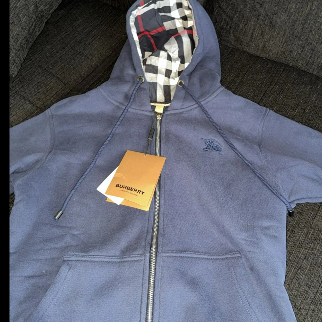 Blå hoodie från Burberry med dragkedja