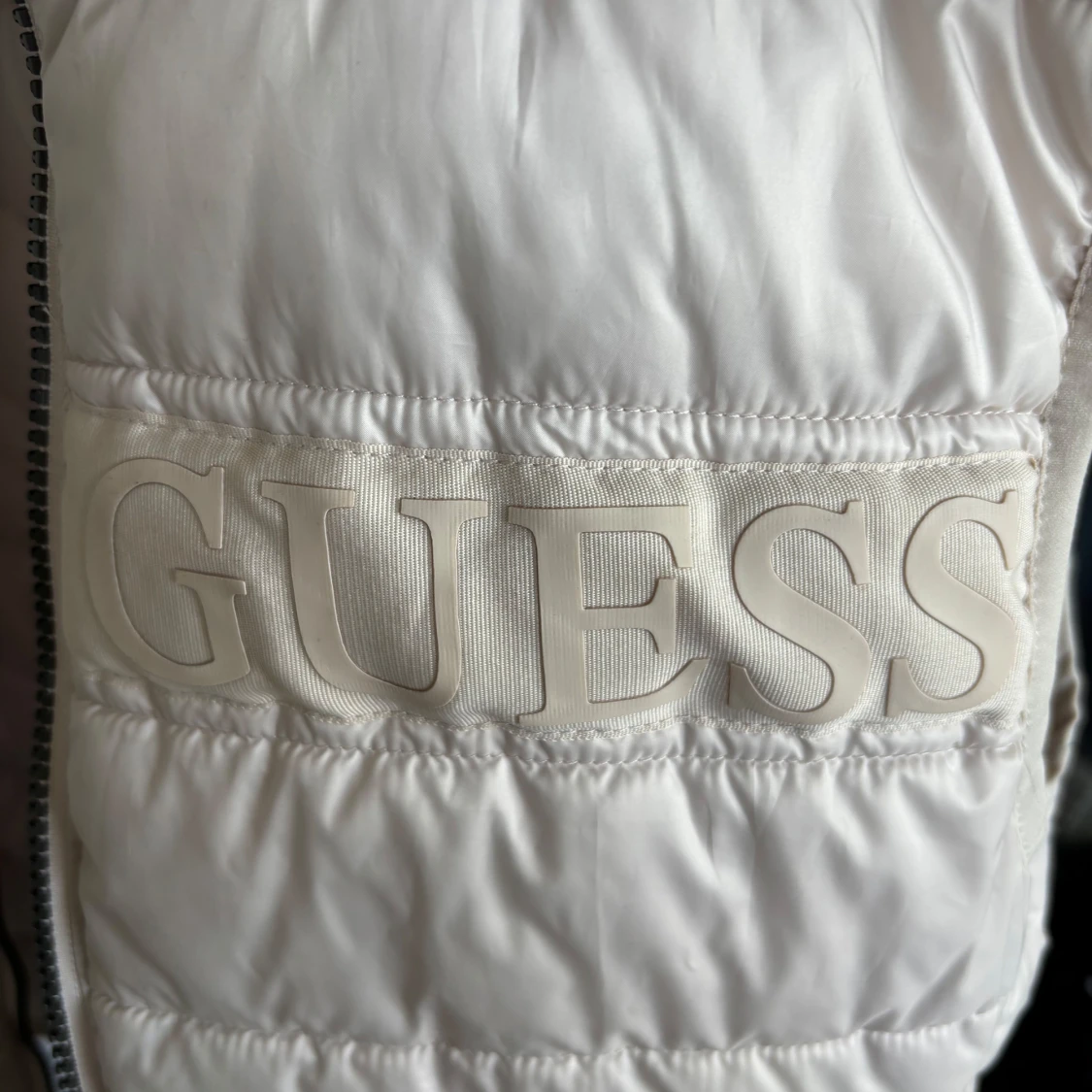 Beige Guess väst - 2