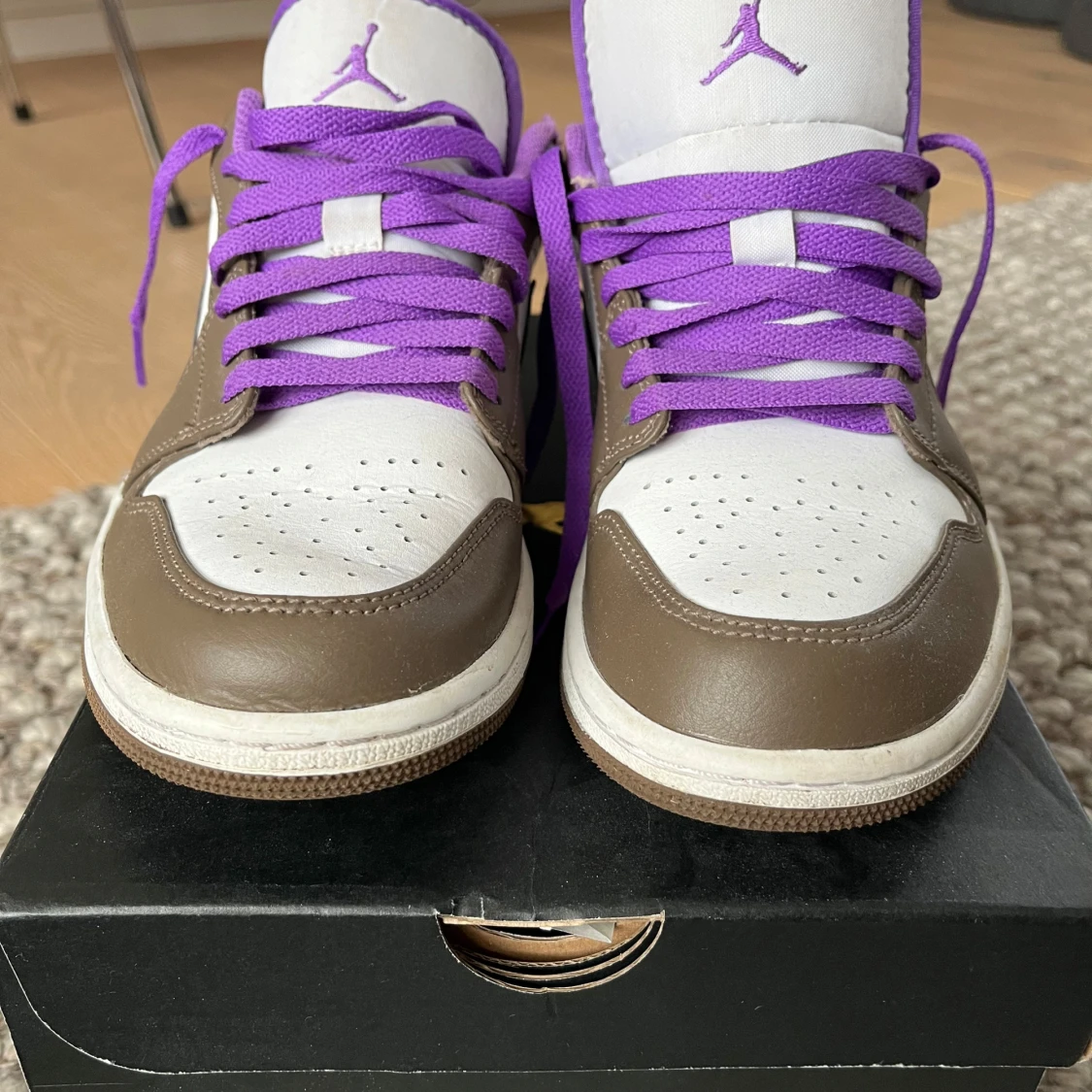 Nike Air Jordan 1 med lila detaljer