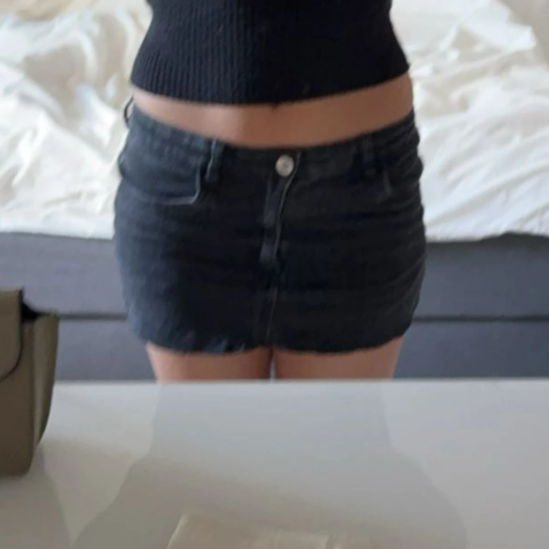 Svart lågmidjad jeanskjol - 1