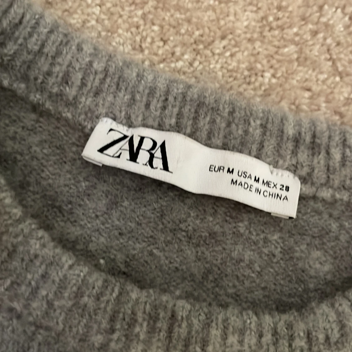 Grå stickad tröja från Zara - 1