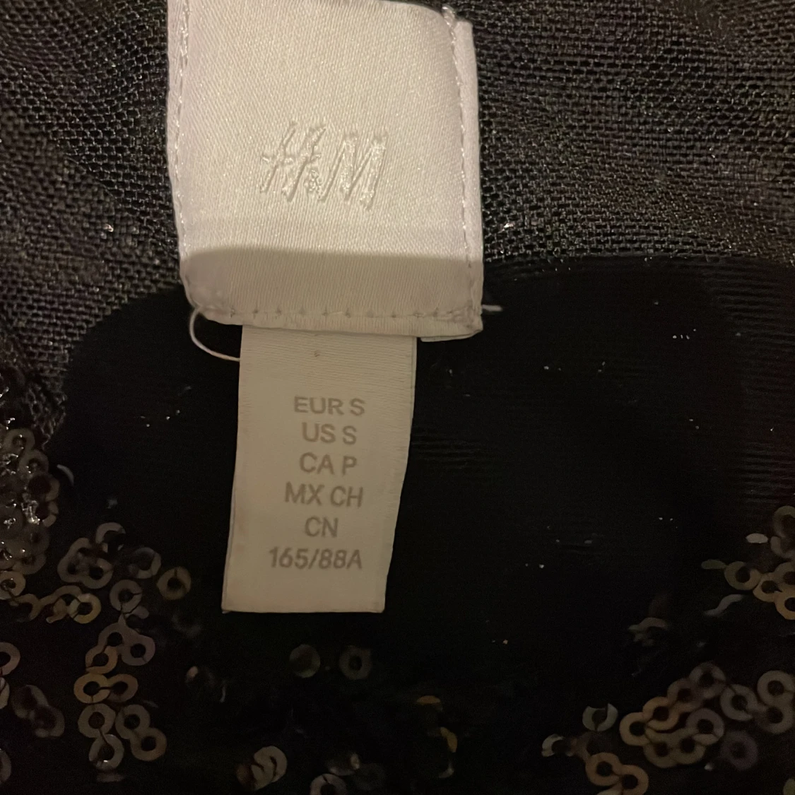 Svart paljettopp från H&M - 1