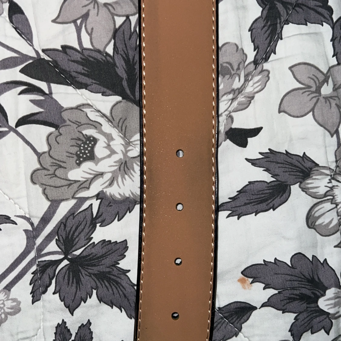 Svart Louis Vuitton bälte med gulddetalj - 4