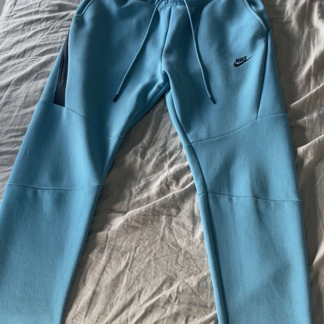 Blåa mjukis/träningsbyxor från Nike - 1