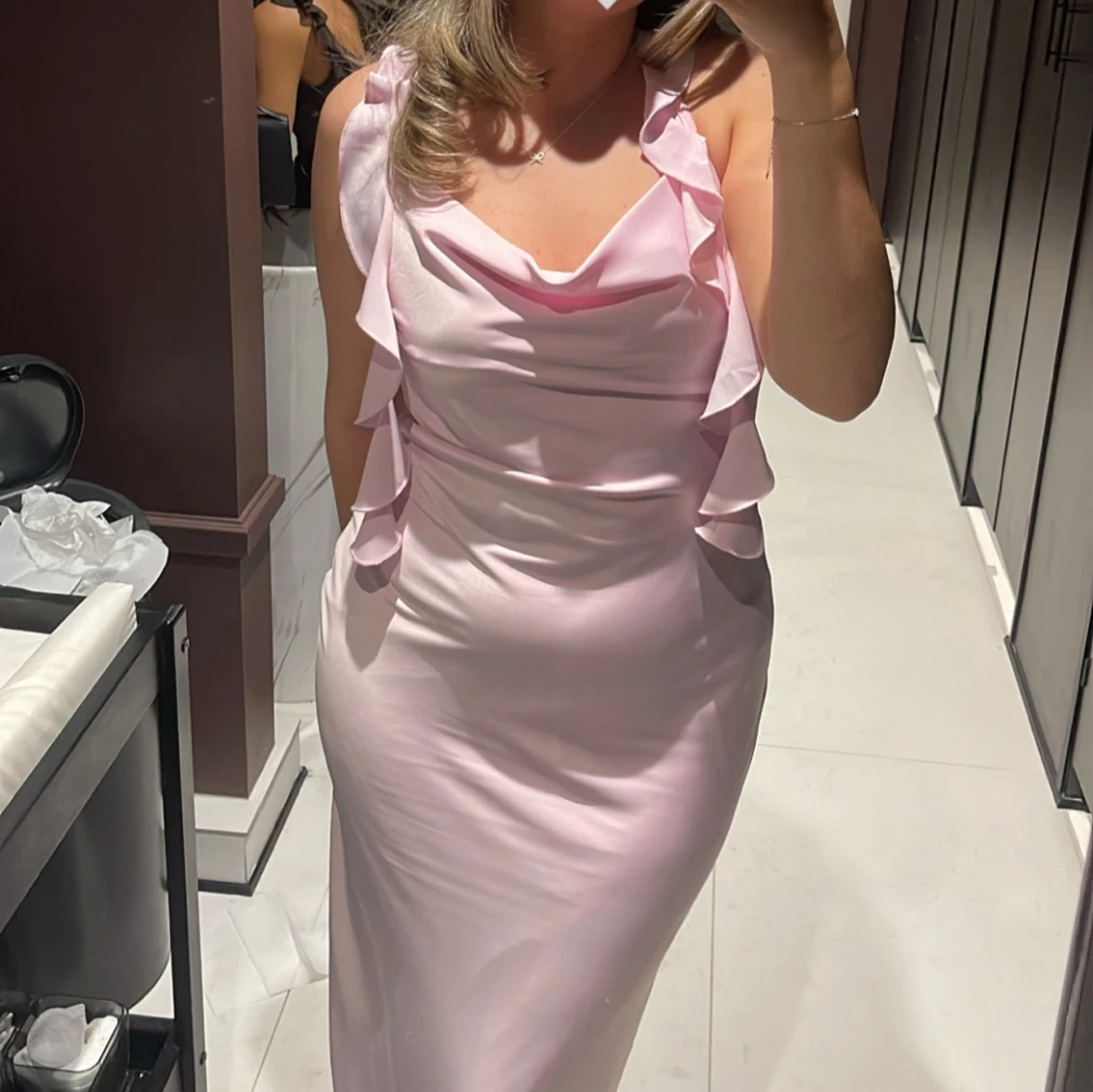 Ljusrosa långklänning med volang - 1