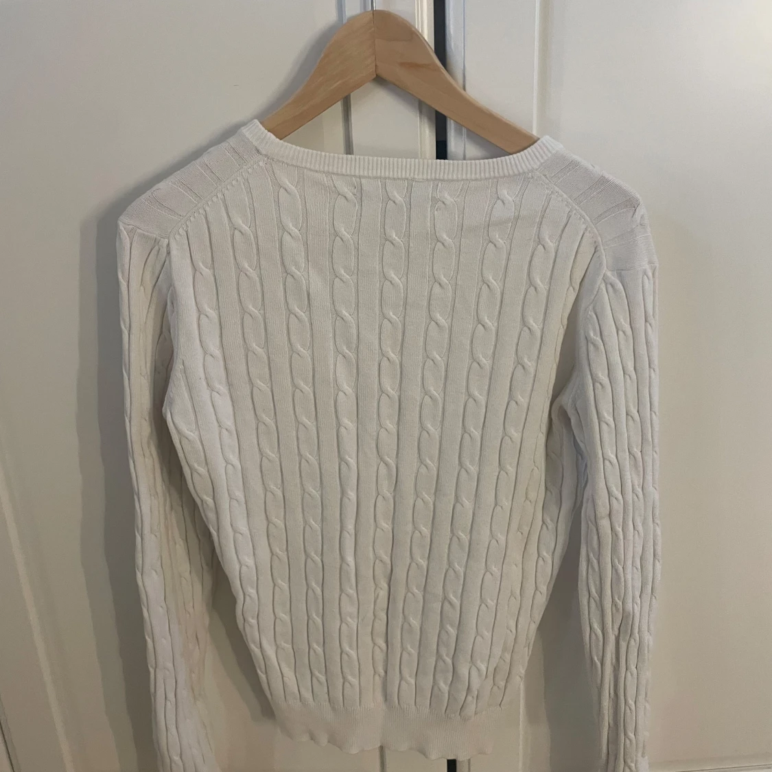 Vit kabelstickad tröja från GANT - 1