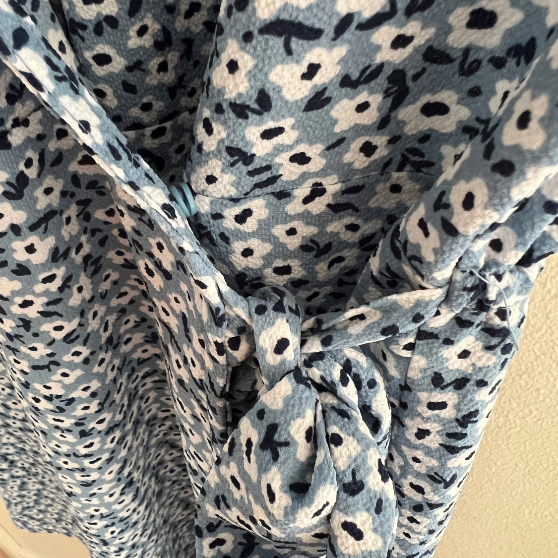 Blommig omlottklänning från H&M Divided - 4