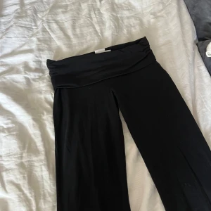 Yoga pants - Svarta yoga plats i storlek 158-164 från Gina tricot