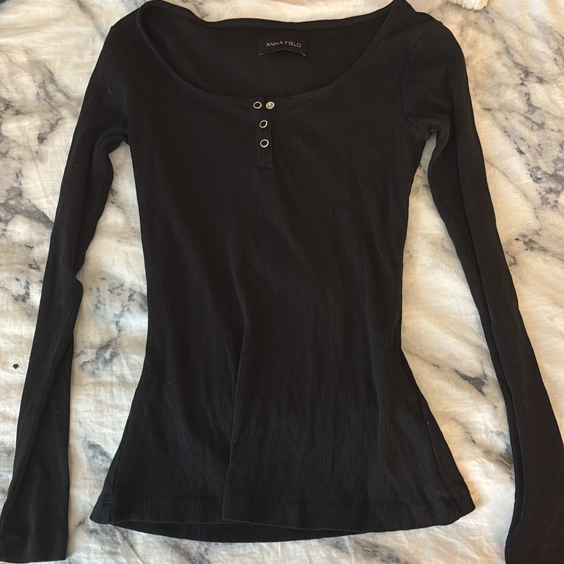 Svart ribbad långärmad topp Anna Field