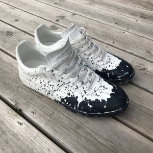 Maison margielas - Säljer nu mina maison margielas. Knappt andvönda och i bra skick.