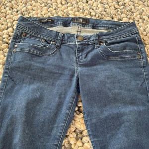 Blå bootcut jeans från LTB - Valerie jeans från LTB