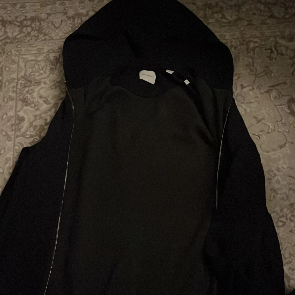 Svart hoodie från Jack & Jones  - 4