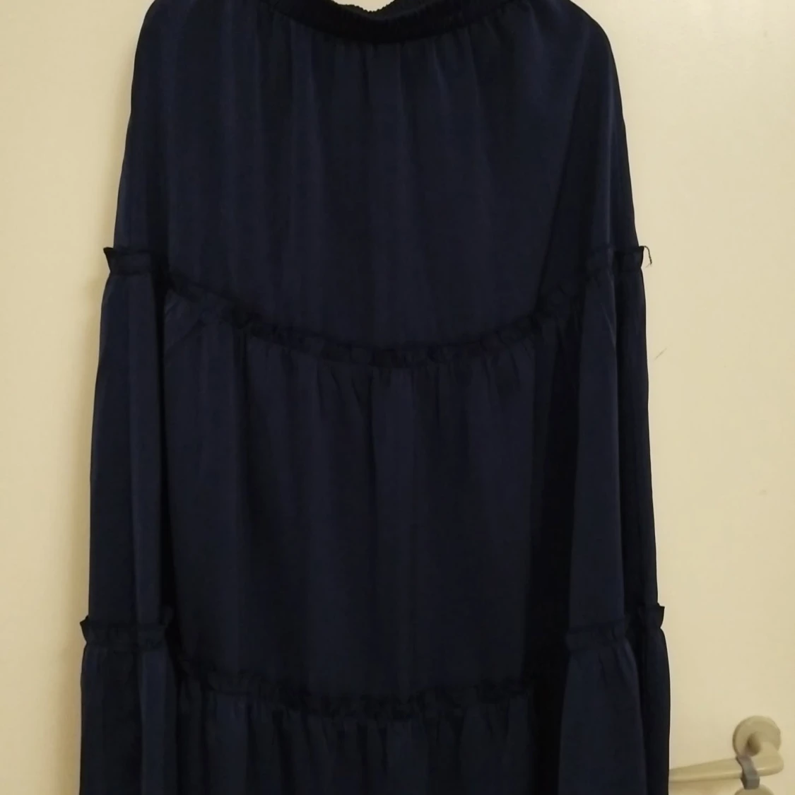 Marinblå maxikjol med volanger - 1