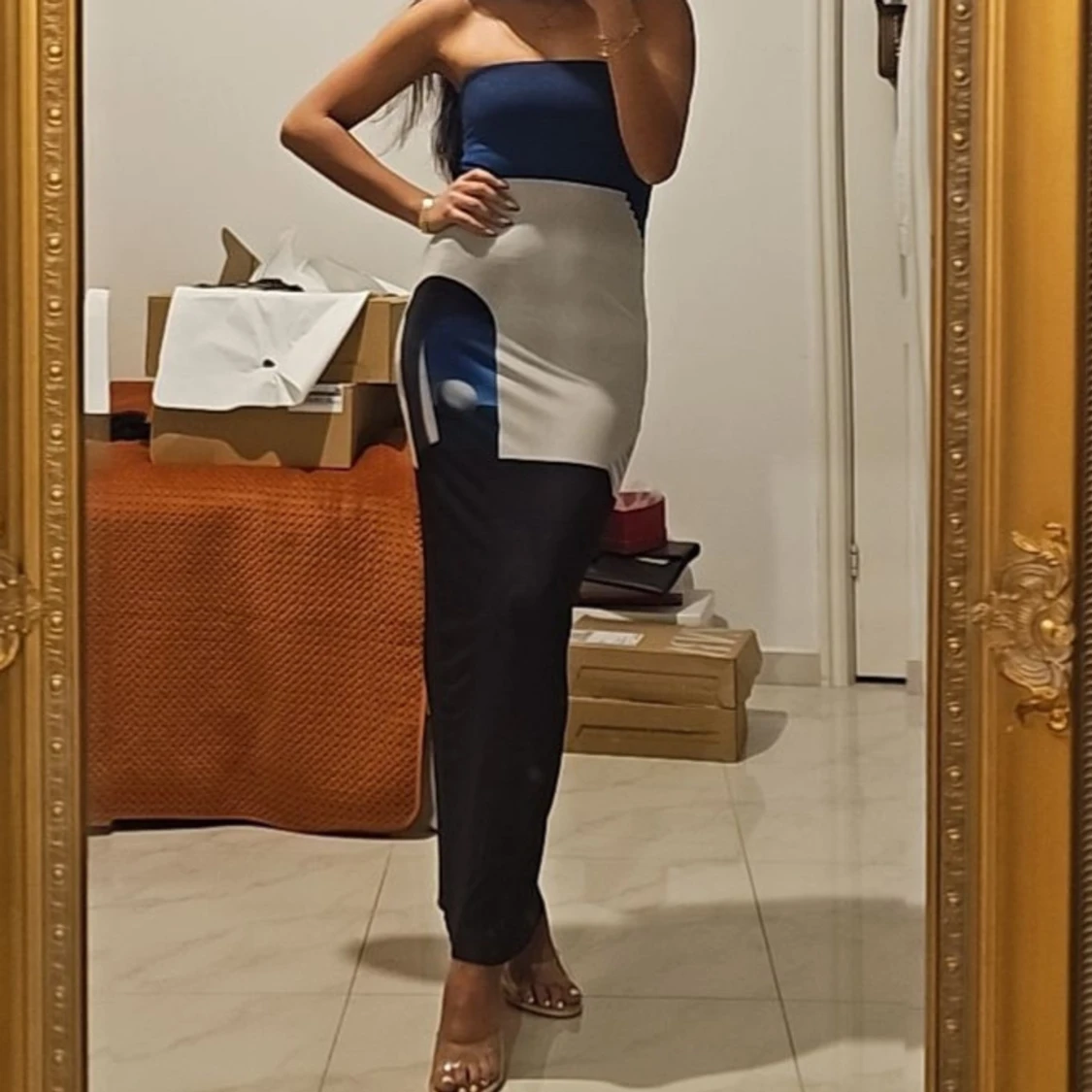 Blå och svart långklänning med mönster