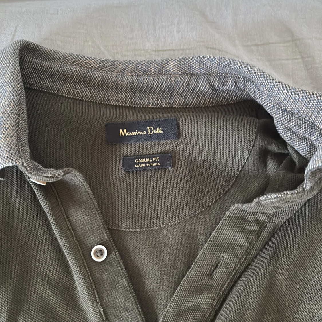 Olivgrön pikétröja från Massimo Dutti - 2