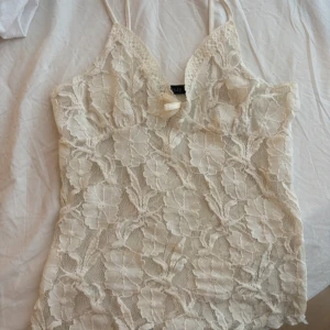 Spets linne - Så fint vitt vintage  spets linne från orsay. 