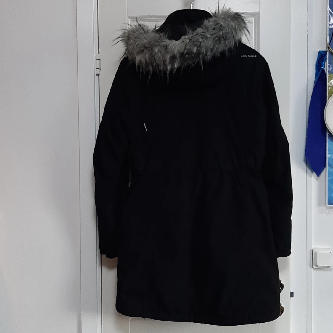 Svart parkas från Áhkká med fuskpäls - 2