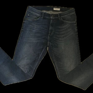 Tiger of Sweden jeans  - Tjena!! Säljer nu dessa riktigt fetta Tiger of Sweden jeansen, som passar till alla outfits. | Skick: 10/10!!, riktigt bra!!! | Storlek: 30/32. | Ny pris: ungefär 1500kr | Mitt pris: 499kr!!! | Skriv vid minsta lila fundering! | 