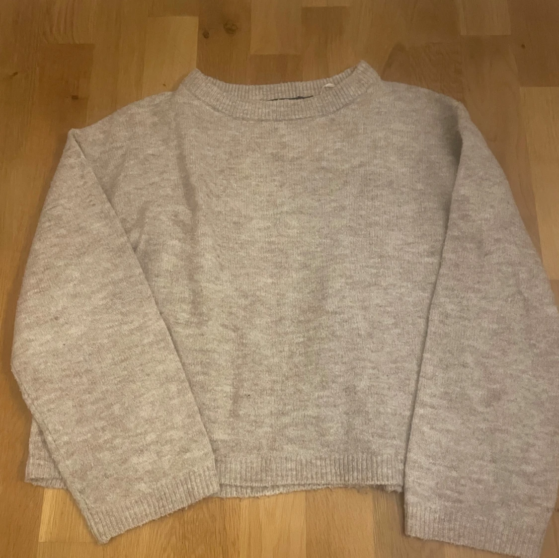 Beige stickad tröja 