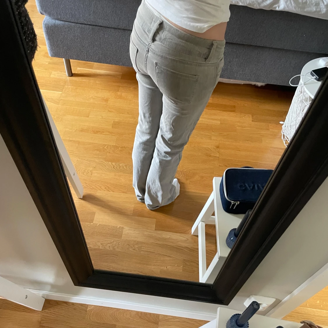 Lågmidjade ljusgrå bootcut jeans - 1