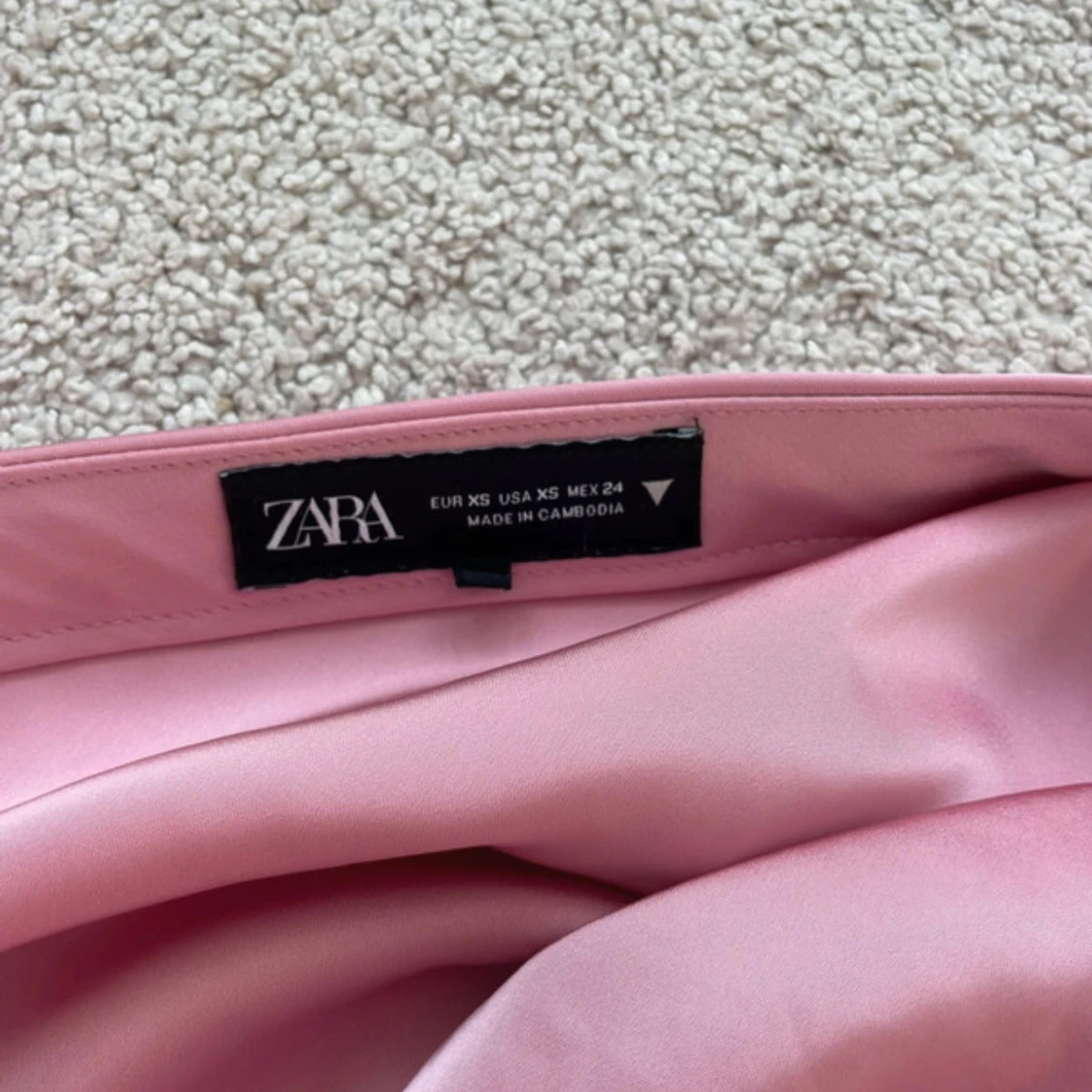 Ljusrosa satinkjol  Zara - 2