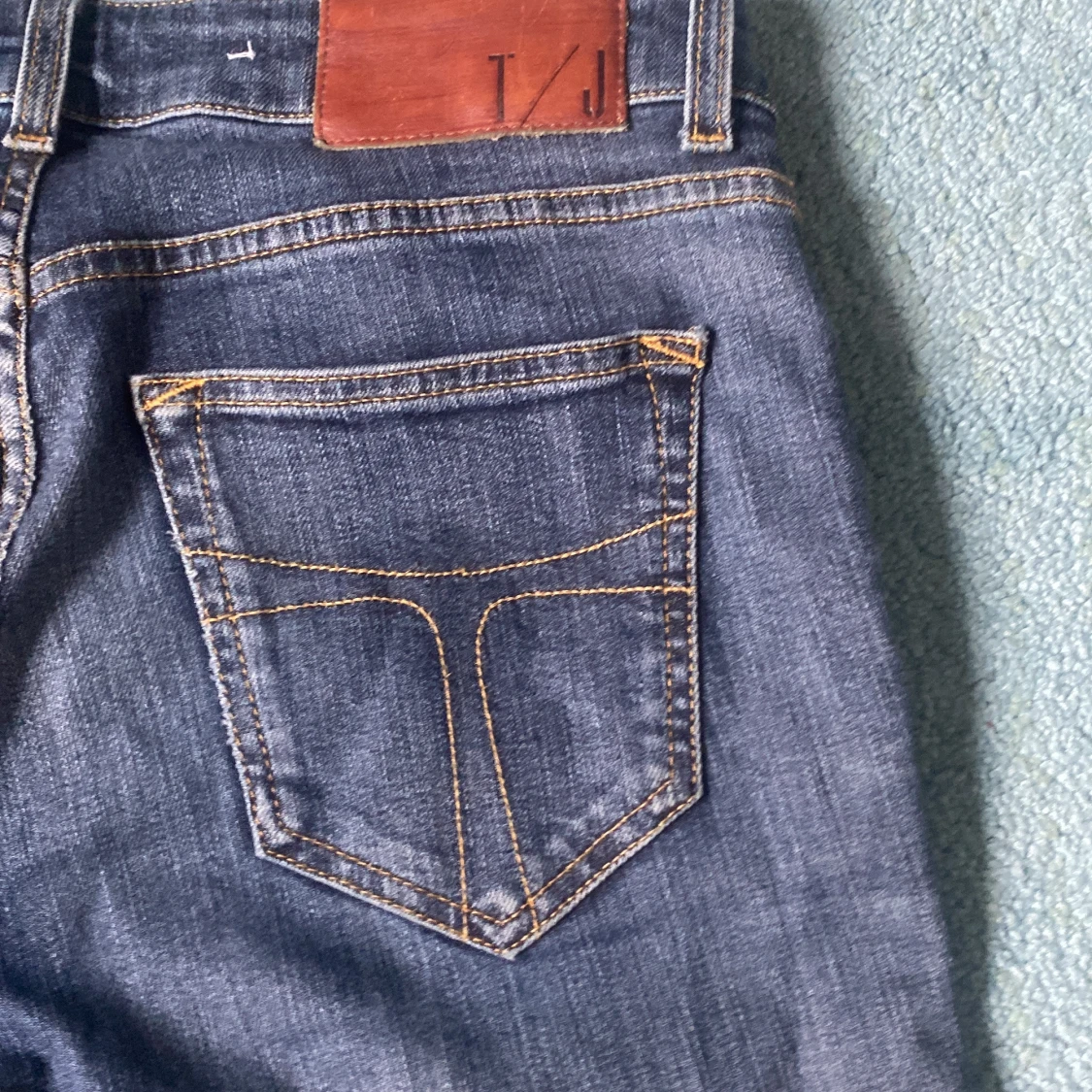 Mörkblå jeans från Tiger of Sweden - 3