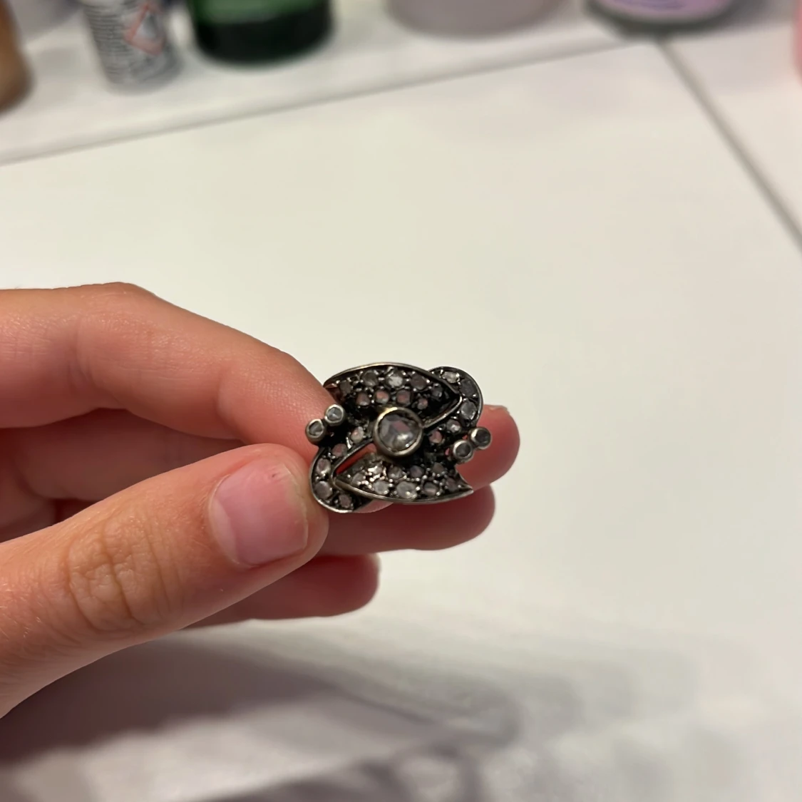 Unik silverring med glittriga stenar - 1