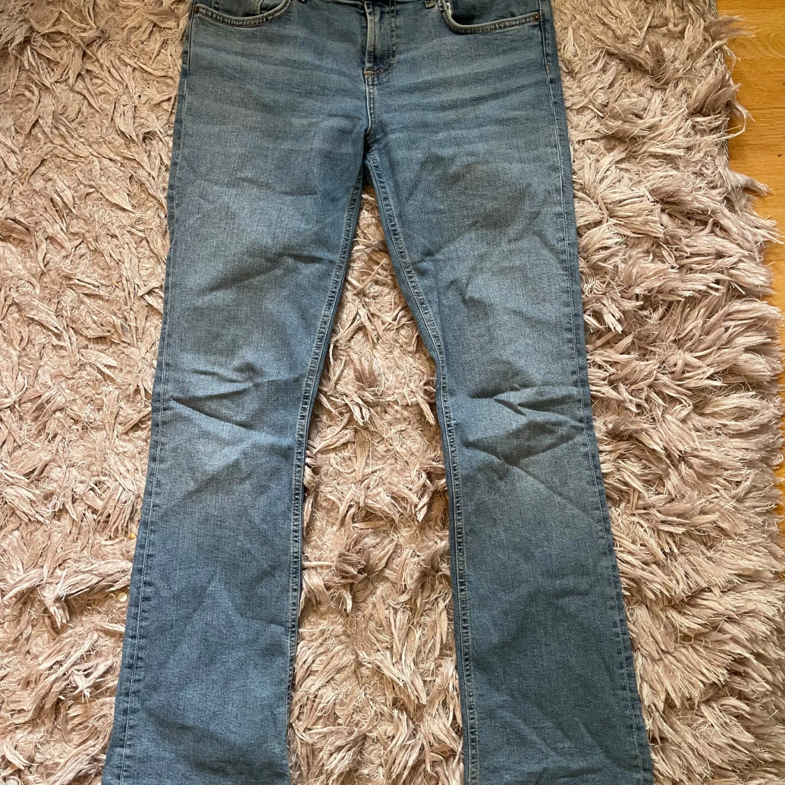 Blå bootcut jeans