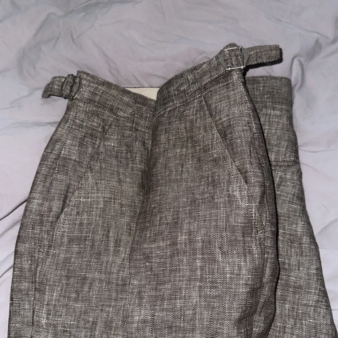 Grå linneshorts från John Henric - 3