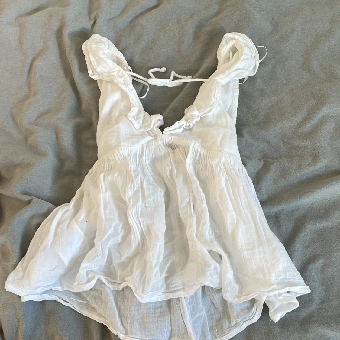 Vit volangtop från Gina Tricot - 2