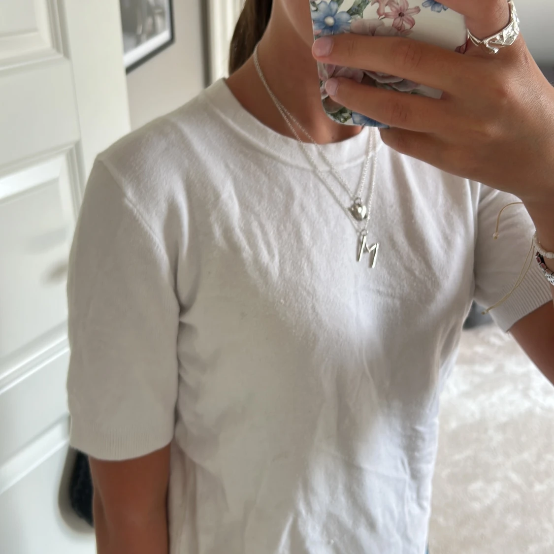 Stickad vitt T-shirt  - 2