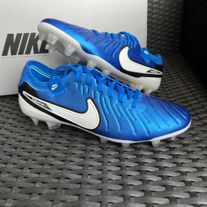 Nike Tiempo Elite - Helt nya Nike Tiempo Legend 10 Elite FG. Storlek 39. Säljes pga att de var för små. Skopåse medföljer! 