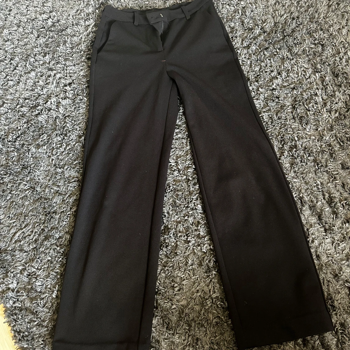 Svarta kostymbyxor från Vero Moda